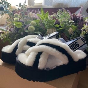 UGG disco cross slide
